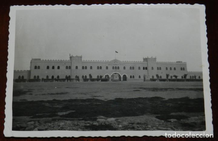 Militaria: FOTOGRAFIA CUARTEL REGUALARES DE SIDI IFNI A&Ntilde;OS 50, CASA MARTINEZ, MIDE 10,4 X 7,3 CMS.