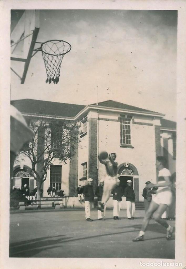 Militaria: X1132 - Militaria Argentina / J&oacute;venes marinos jugando baloncesto bascketball - Foto 8x6cm 1940'