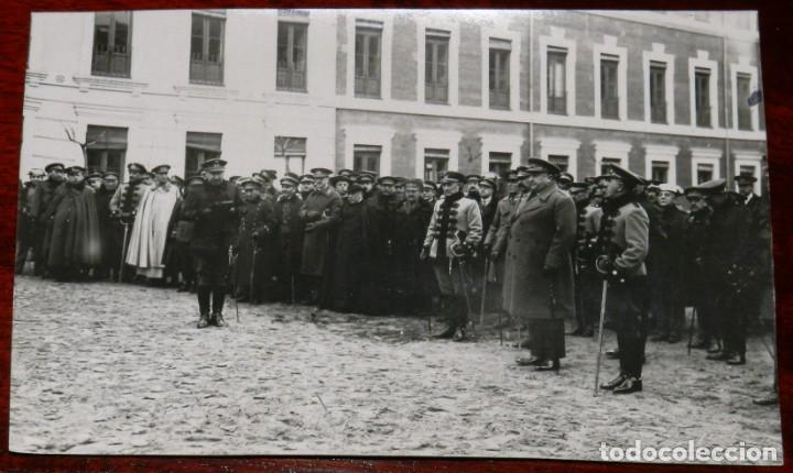 Militaria: FOTOGRAFIA DE TOMA DE POSESION DE MANDO DE TENIENTE CORONEL EN LA ACADEMAI DE CABALLERIA DE VALLADOL