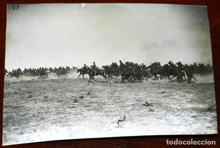 Militaria: FOTOGRAFIA DE CABALLERIA, EJERCICIOS MILITARES, A&Ntilde;OS 1920 / 30, MIDE 11 X 8 CMS.
