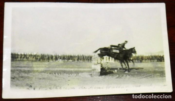 Militaria: FOTOGRAFIA DE EJERCICIOS CON EL GRUPO DE INSTRUCCION, A&Ntilde;OS 20, MIDE 11 X 7 CMS.
