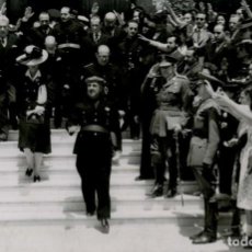 Militaria: EL CAUDILLO S.E EL JEFE DEL ESTADO AL SALIR DE LA EXPOSICION DE ARTE POPULAR PORTUGUES 24 MAY0 1943