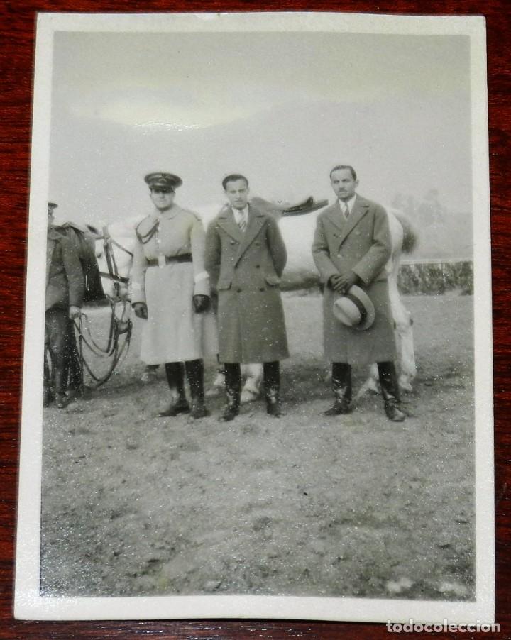Militaria: FOTOGRAFIA DE OFICIALES DE CABALLERIA, A&Ntilde;OS 20, MIDE 8,5 X 5,5 CMS.