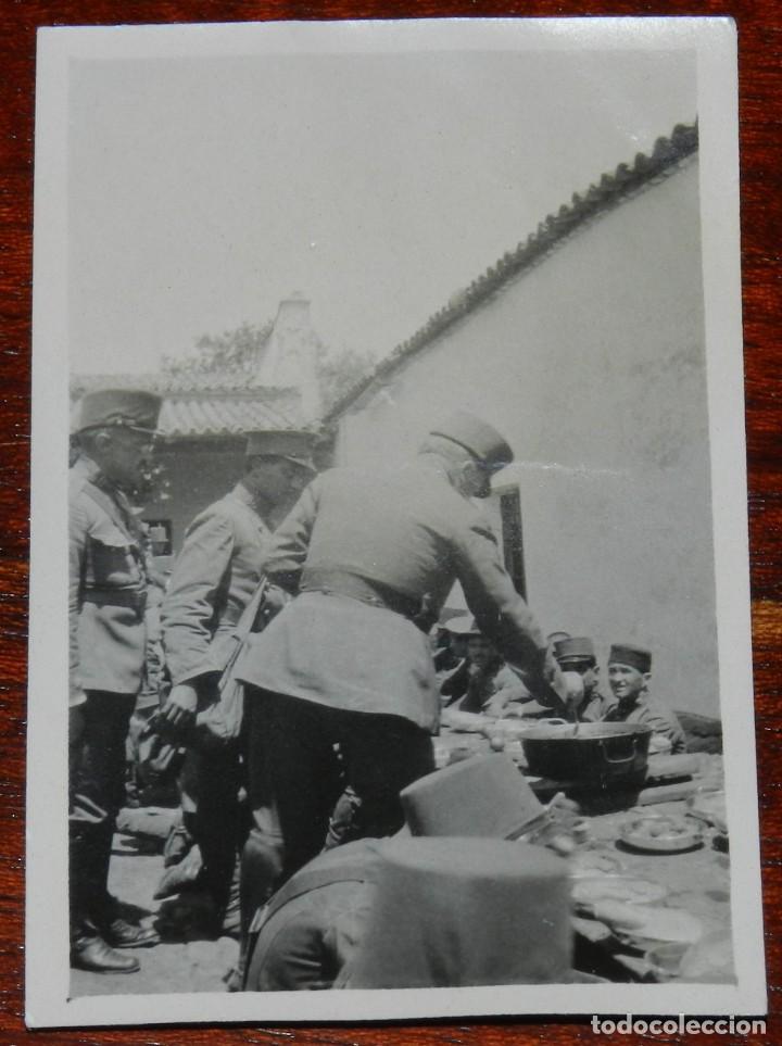 Military Antiques: FOTOGRAFIA DE OFICIALES EN LA HORA DEL RANCHO, A&Ntilde;OS 1920, MIDE 6 X 4 CMS. APROX.