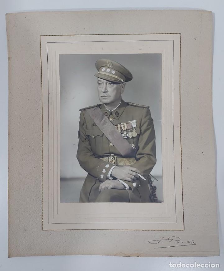 Militaria: ANTIGUA FOTOGRAFIA DE MILITAR ESPA&Ntilde;OL CORONEL DE INTENDENCIA CON CONDECORACIONES DE AFRICA, ETC...