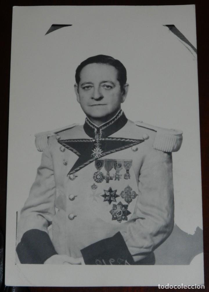 Militaria: FOTOGRAFIA DE DIPLOMATICO CON GRANDES PLACAS, ORDENES DE CABALLERIA, TAMA&Ntilde;O POSTAL.