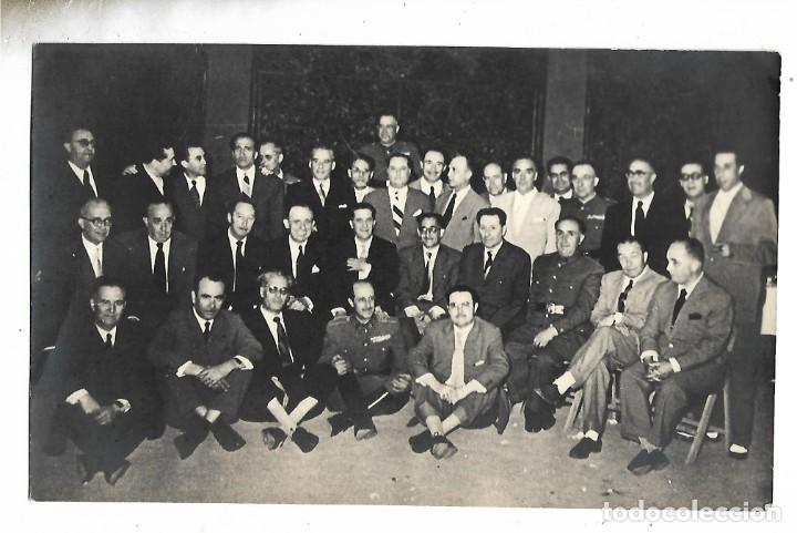 Military Antiques: ER- FOTOGRAFIA ANTIGUA DE - UN GRUPO DE PERSONAS Y MILITARES