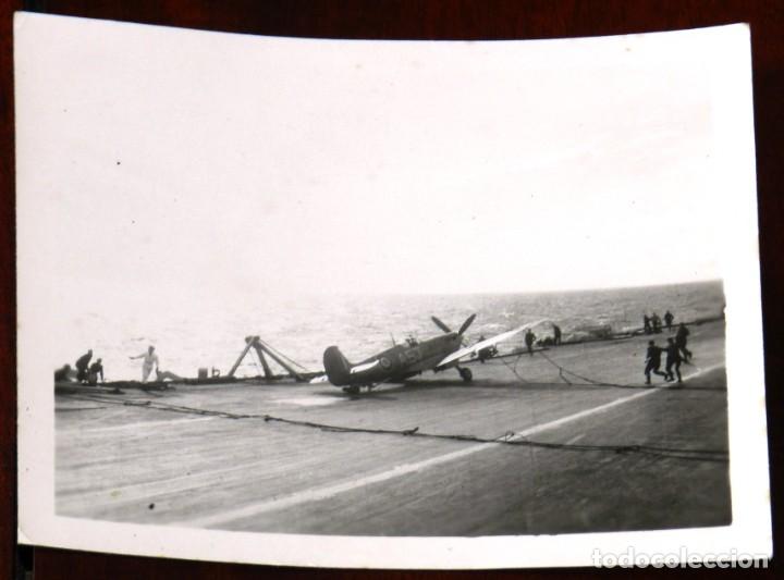 Military Antiques: FOTOGRAFIA DEL AVION SEAFIRE, EN PORTAAVIONES INGLES, MIDE 10,5 X 8,5 CMS.