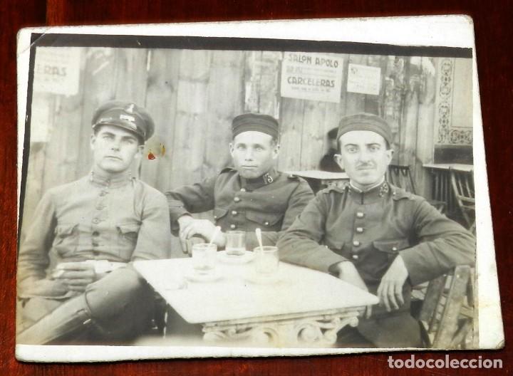 Military Antiques: FOTOGRAFIA DE CHOFER DE INGENIEROS Y MILITARES DE LOS REGIMIENTOS 19 Y 13., MIDE 9 X 7 CMS.