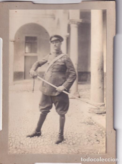 Militaria: Fotograf&iacute;a militar con uniforme y condecoraciones Caballer&iacute;a ??? No figura fot&oacute;grafo.