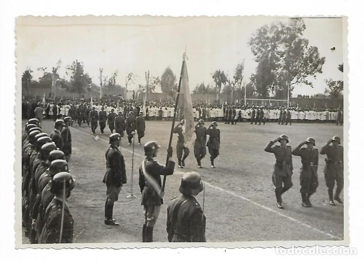 Militaria: PD- FOTOGRAFIA ANTIGUA DEL - DESFILE DE TROPAS SALUDANDO A LA BANDERA EN ARGENTINA