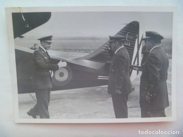 Military Antiques: 15 REGIMIENTO DE AVIACION: FOTO GENERAL Y CORONELES, DETRAS AVION