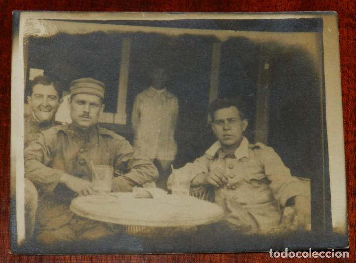 Military Antiques: FOTOGRAFIA DE MILITARES EN LA GUERRA DEL RIF, MIDE 9 X 7 CMS.