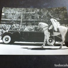Militaria: MADRID DESFILE DE LA VICTORIA GUARDIA MORA FRANCO 1957 FOTOGRAFIA 7,5 X 10,5 CMS POR GONZALO RAMIREZ. Lote 324405938