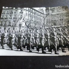 Militaria: MADRID DESFILE DE LA VICTORIA 1957 FOTOGRAFIA 7,5 X 10,5 CMTS. Lote 324409293