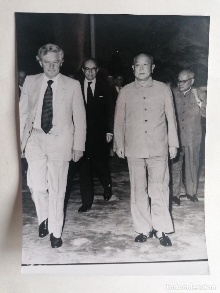 Militaria: FOTOGRAFIA LI HSIEN-NIEN VICEPRIMER MINISTRO CHINO CON EDMUND DELL, SECRETARIO DE ESTADO DE COMERCIO
