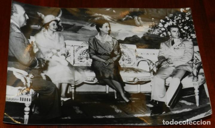 Militaria: FOTOGRAFIA DEL JEFE DEL ESTADO EL GENERAL FRANCO Y SU ESPOSA CON EL SHA DE PERSIA Y LA REINA SORAYA,