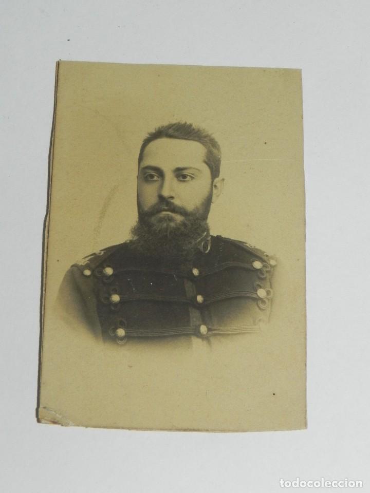 Militaria: FOTOGRAFIA DE OFICIAL DE INFANTERIA CON CASACA CON ALAMARES, MIDE 9,5 X 6,3 CMS.