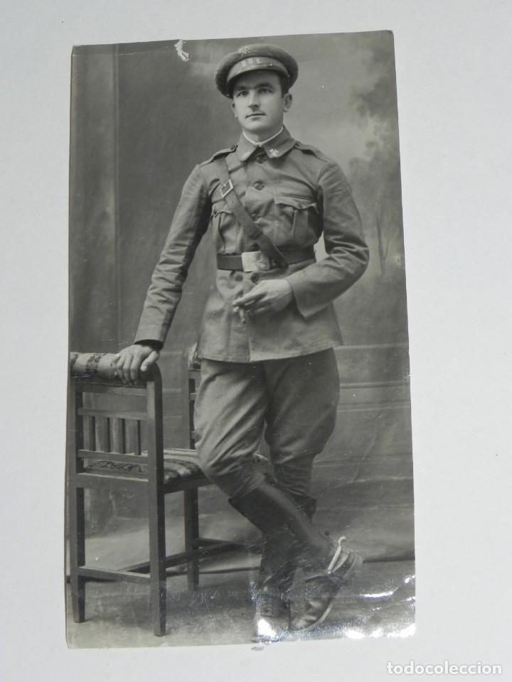 Militaria: FOTOGRAFIA DE SOLDADO DE CABALLERIA CON GORRA CON LAS INICIALES DRE, MIDE 11,8 X 6,3 CMS.