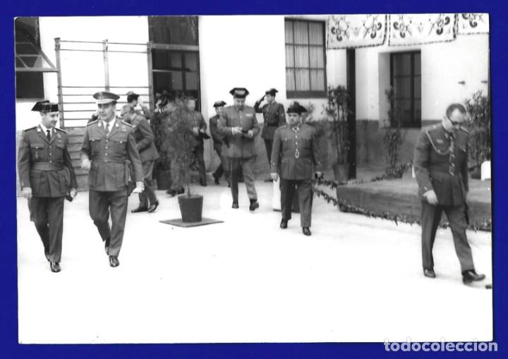 Militaria: antigua foto de militares y guardia civiles creo que son, original de &eacute;poca