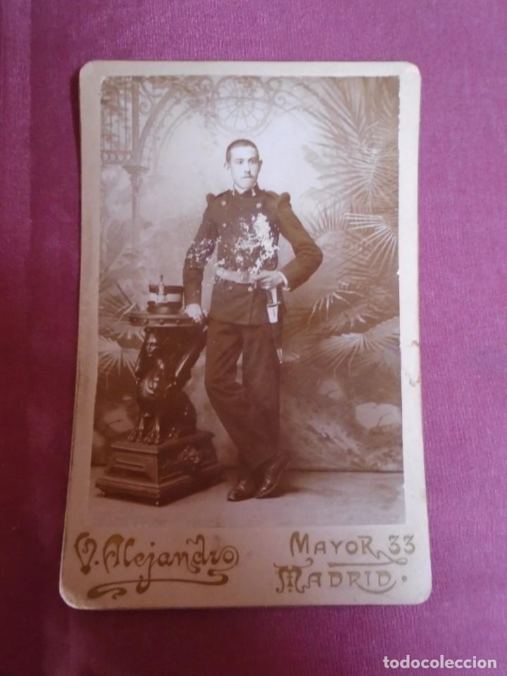 Militaria: MADRID.FOTO V.ALEJANDRO.MILITAR EN ESTUDIO.C.A. 1900. 17X11 CM.
