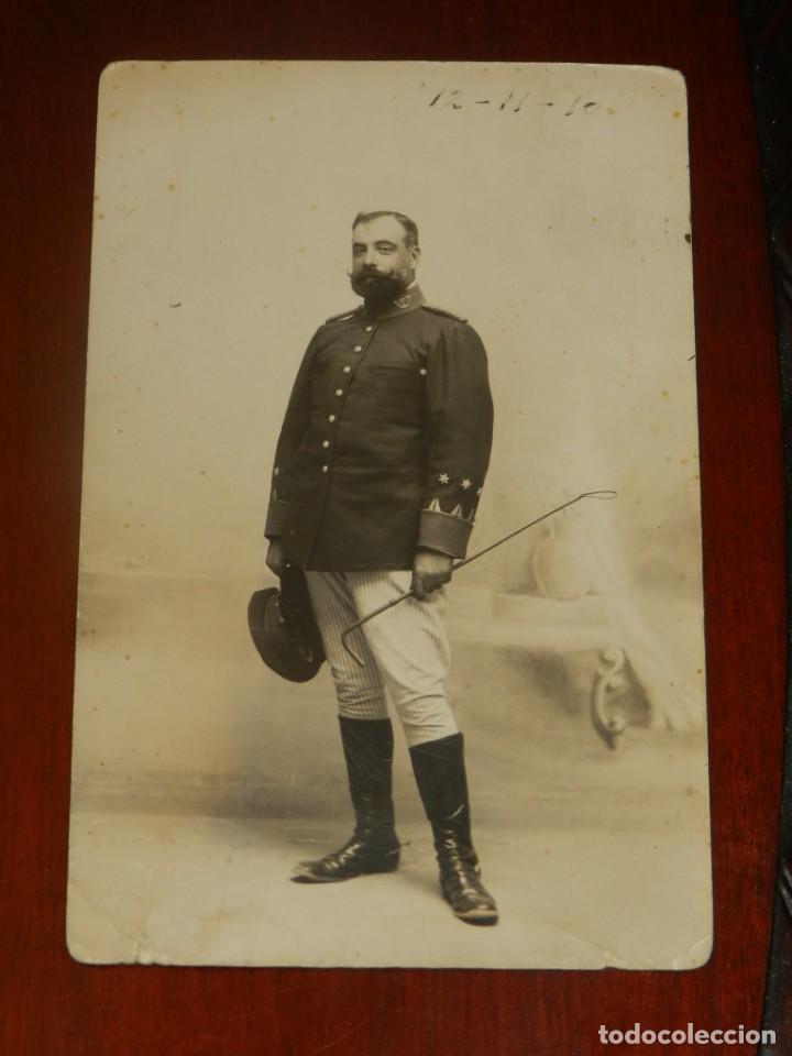 Militaria: FOTOGRAFIA DE CAPITAN DE INFANTERIA, REGIMIENTO NUM.7, CON TRAJE DE RAYADILLO, FECHADA EN 1910, TAMA