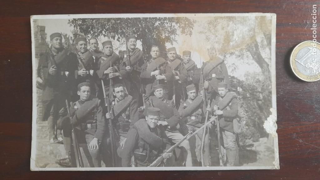 Militaria: Un retrato tarjeta postal de grupo de militares de principios del XX,