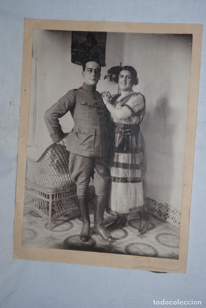 Militaria: MILITAR DE CABALLERIA , CON SE&Ntilde;ORA .
