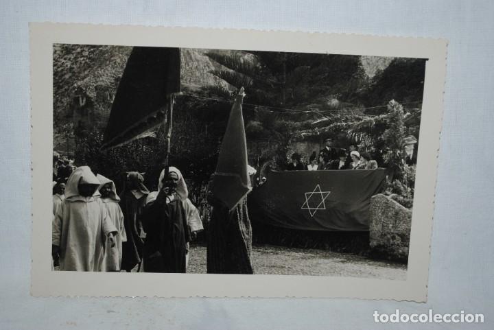 Militaria: DEFILE DEL PERSONAL ARABE ANTE LA TRIBUNA MARROQUI , 1946