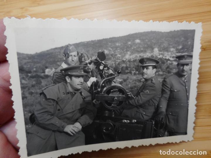 Militaria: ANTIGUA FOTOGRAFIA DE MILITARES CON ARMAMENTO 1959?