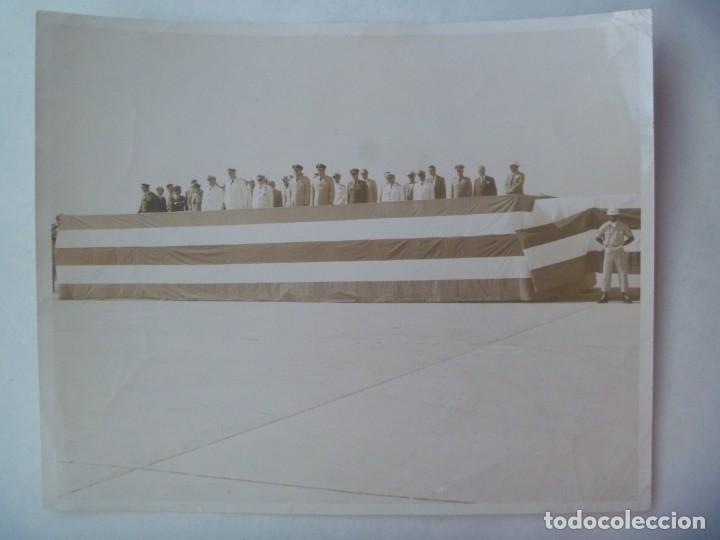 Militaria: GRAN FOTO OFICIALES DE AVIACION ( UNO MEDALLA MILITAR INDIVIDUAL ) EN ESTADOS UNIDOS. 20,5 X 25,5 CM