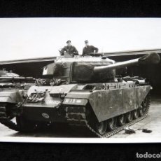 Militaria: ANTIGUA FOTOGRAFÍA TANQUE, CARRO COMBATE, BRINDADO, MILITAR, GUERRA FRÍA. CIRCA 1960 (1)