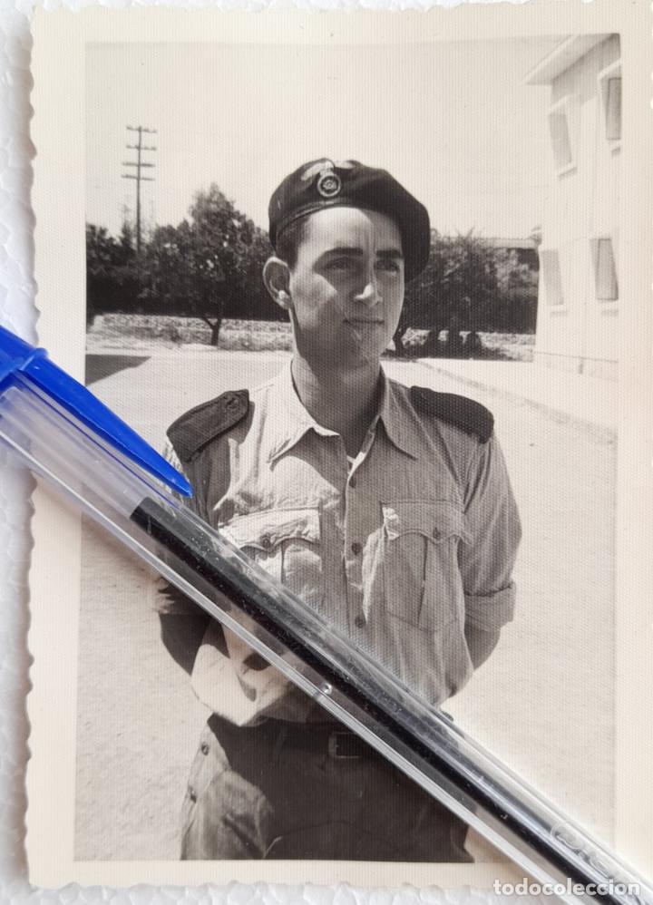 Military Antiques: Foto de un Paracaidista con emblema de primera &eacute;poca en la boina.