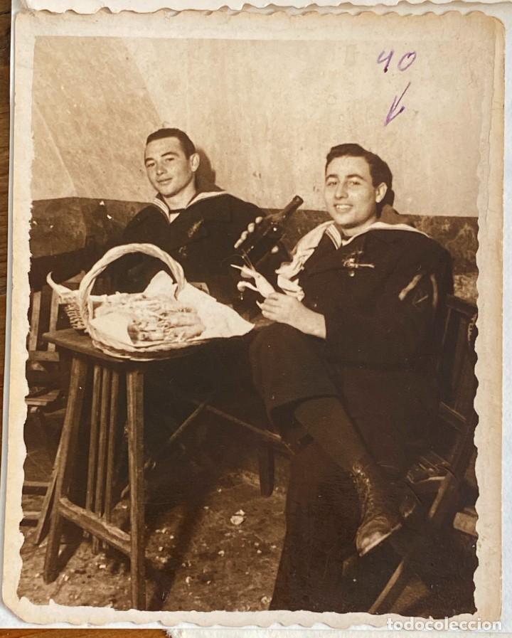 Military Antiques: FOTOGRAFIA DE MARINEROS EN LA BASE DE SAN FERNANDO, CADIZ, A&Ntilde;O 1952, MIDE 8 X 6,2 CMS.
