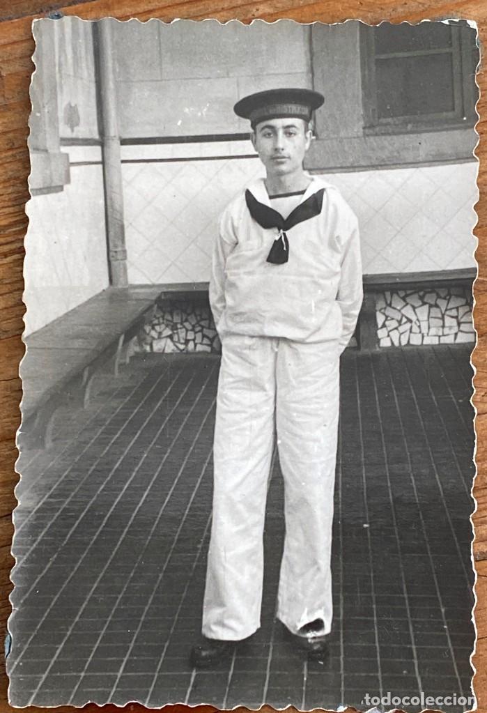 Militaria: FOTOGRAFIA DE MARINERO EN CARTAGENA, CUARTEL DE INSTRUCCION, A&Ntilde;O 1950, MIDE 9 X 6 CMS.
