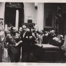 Militaria: FOTOGRAFÍA DE LA REAPERTURA DEL MUSEO DEL PRADO TRAS LA GUERRA CIVIL. 1939. 20X15.. Lote 345641653