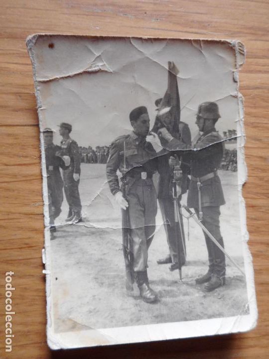 Militaria: ANTIGUA FOTOGRAFIA MILITAR JURA DE BANDERA A&Ntilde;OS 50,60?