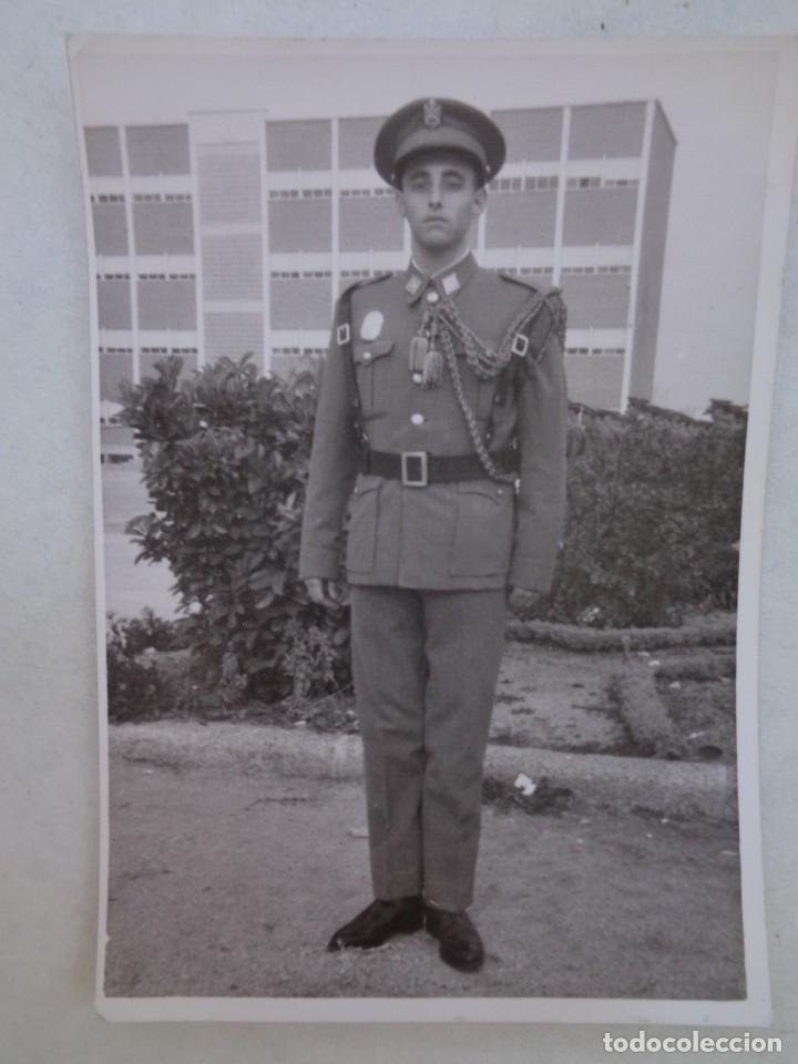Militaria: POLICIA ARMADA : FOTO DE AGENTE CON CORDON DE GASTADOR
