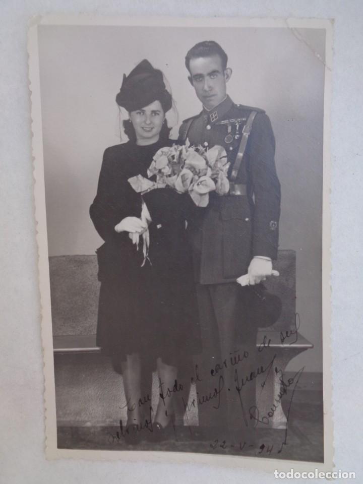 Militaria: GUARDIA CIVIL : FOTO BODA AGENTE VETERANO GUERRA CIVIL CON COLECTIVA , 1945. DE MARQUEZ, CACERES