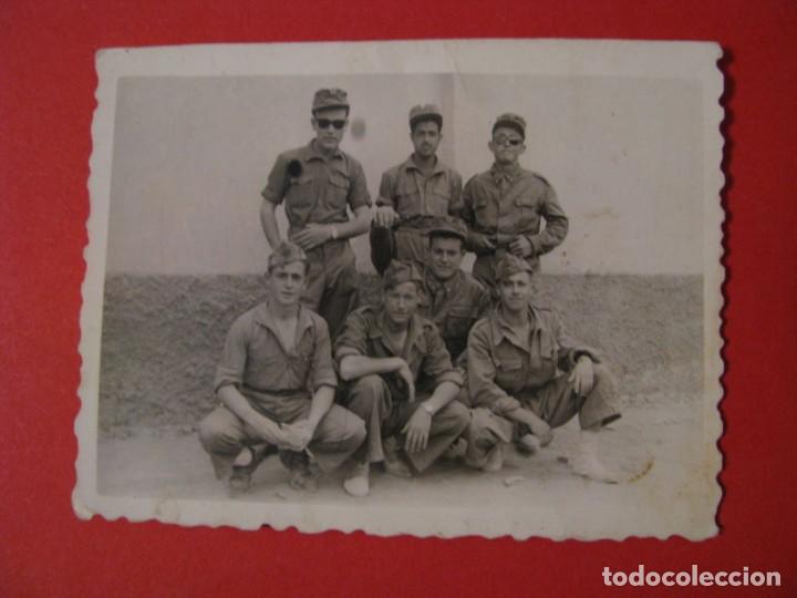 Military Antiques: FOTO DE MILITARES. A&Ntilde;OS 60. 7,5X6 CM.