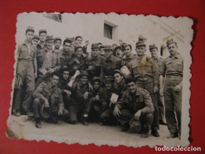 Military Antiques: FOTO DE MILITARES. A&Ntilde;OS 50 O 60. 9X6 CM.