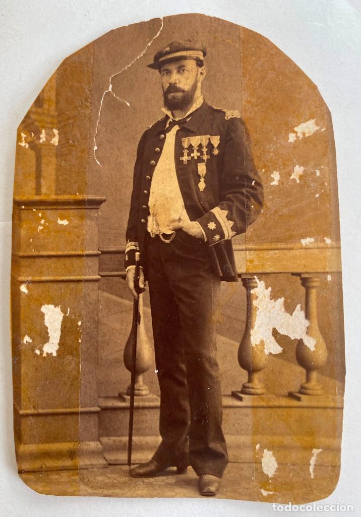Militaria: FOTOGRAFIA DE OFICIAL DE MARINA, SIGLO XIX, CON ALGUN DESPERFECTO, MIDE 11,8 X 7,8 CMS.