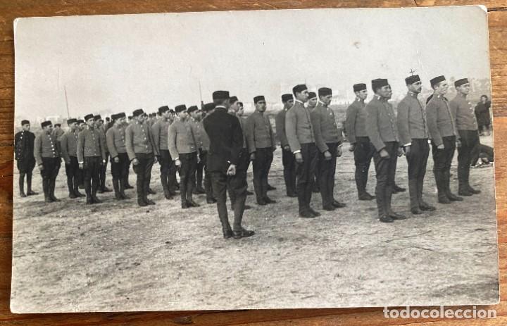 Militaria: ANTIGUA FOTOGRAFIA DE MILITARES ESPA&Ntilde;OLES, EPOCA DE AFONSO XIII, TAMA&Ntilde;O POSTAL