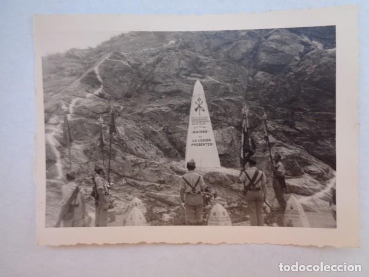 Militaria: LA LEGION : FOTO DE LEGIONARIOS Y MONOLITO DE LOS CAIDOS