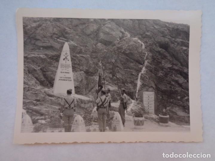 Militaria: LA LEGION : FOTO DE LEGIONARIOS Y MONOLITO DE LOS CAIDOS