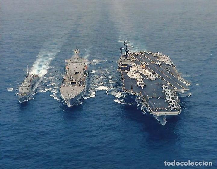 Militaria: USA PORTAAVIONES USS AMERICA CV-66 REPOSTANDO