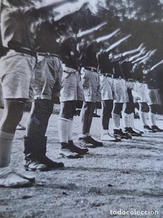Militaria: SEU OJE CAMPAMENTOS FALANGE FRANCO SALUDO BRAZO ALTO FOTO ORIGINAL 8,7 X 5,7 CM APROX