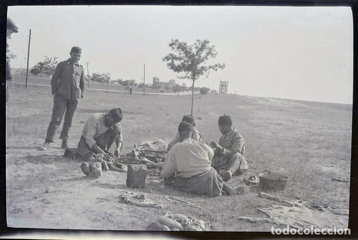 Militaria: FOTOGRAFIA EN NEGATIVO DE CELULOIDE DE TROPAS INDIGENAS EN LA GUERRA DEL RIF, SE HA POSITIVADO PARA