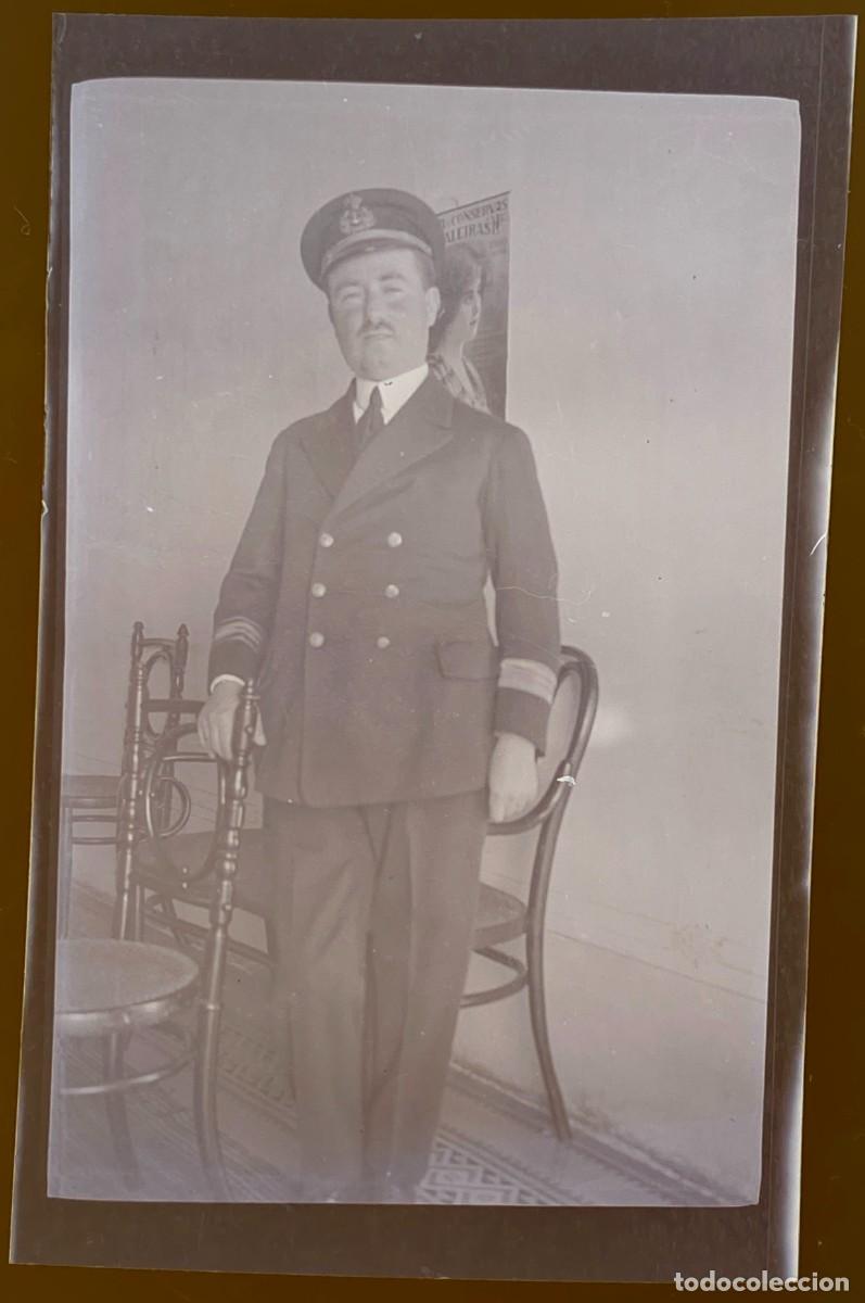 Militaria: FOTOGRAFIA EN NEGATIVO DE OFICIAL DE LA ARMADA MARINA, EPOCA DE ALFONSO XIII, SE HA POSITIVADO PARA