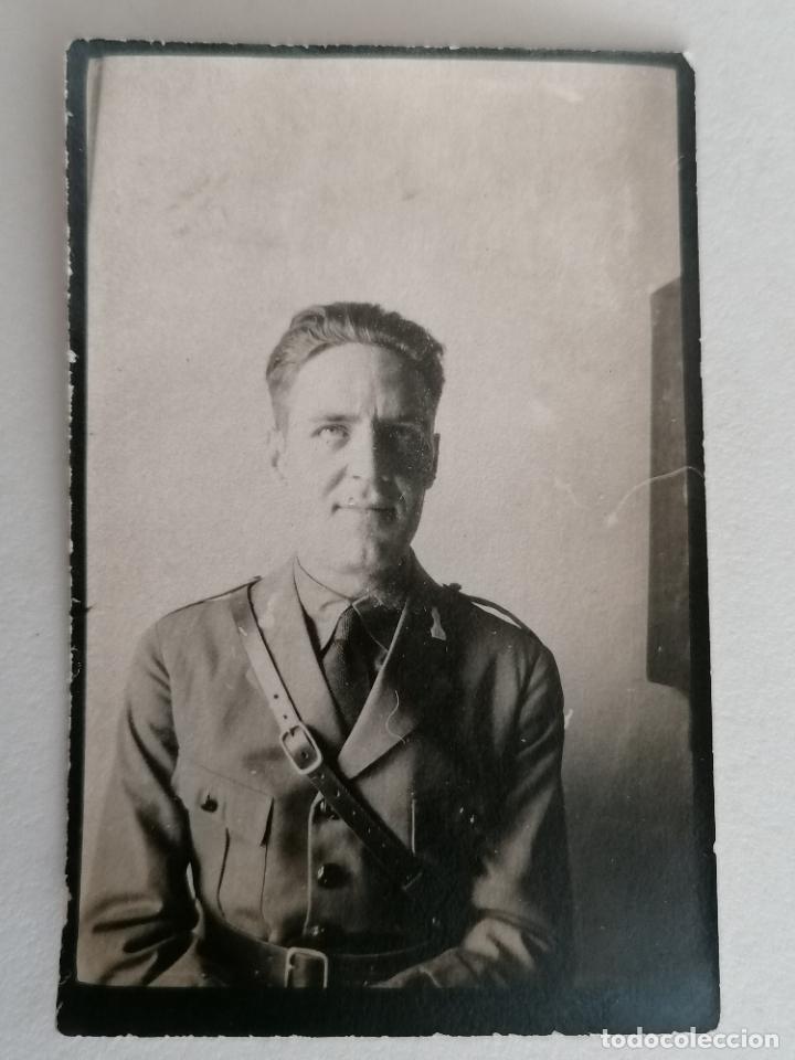 Militaria: MILITAR POSANDO, MEDIDAS 4,5 X 7 CM